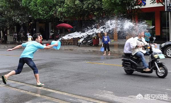 泼水节介绍
:你参加过云南泼水节吗？