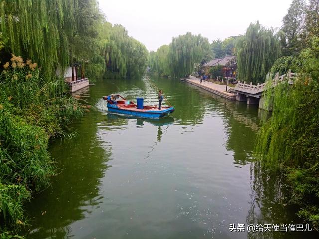 大明湖在哪里个城市
:杭州西湖与济南大明湖同为免费景区，哪一个更值得去？