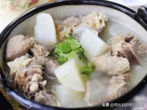 怎样炖羊肉好吃又简单
:羊肉怎么炖最好吃？